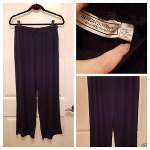 Navy straight leg pants, suitable for work. Petite